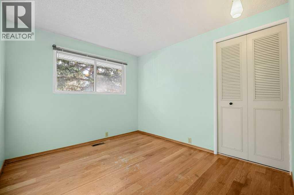 Single Family House 4 Level for Sale in  Dalcastle Crescent NW Dalhousie Calgary 