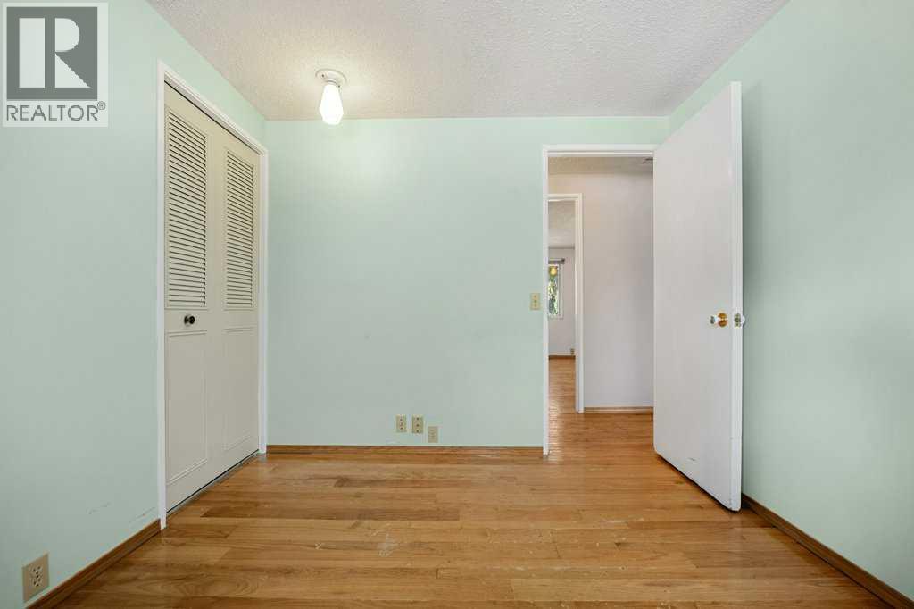 Single Family House 4 Level for Sale in  Dalcastle Crescent NW Dalhousie Calgary 