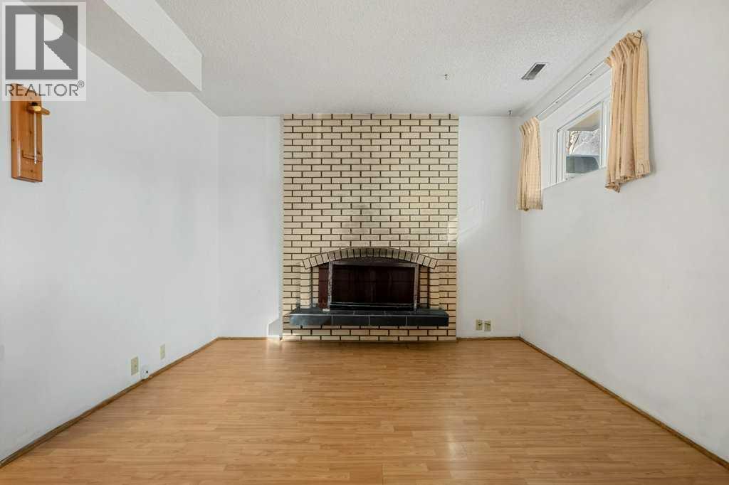 Single Family House 4 Level for Sale in  Dalcastle Crescent NW Dalhousie Calgary 