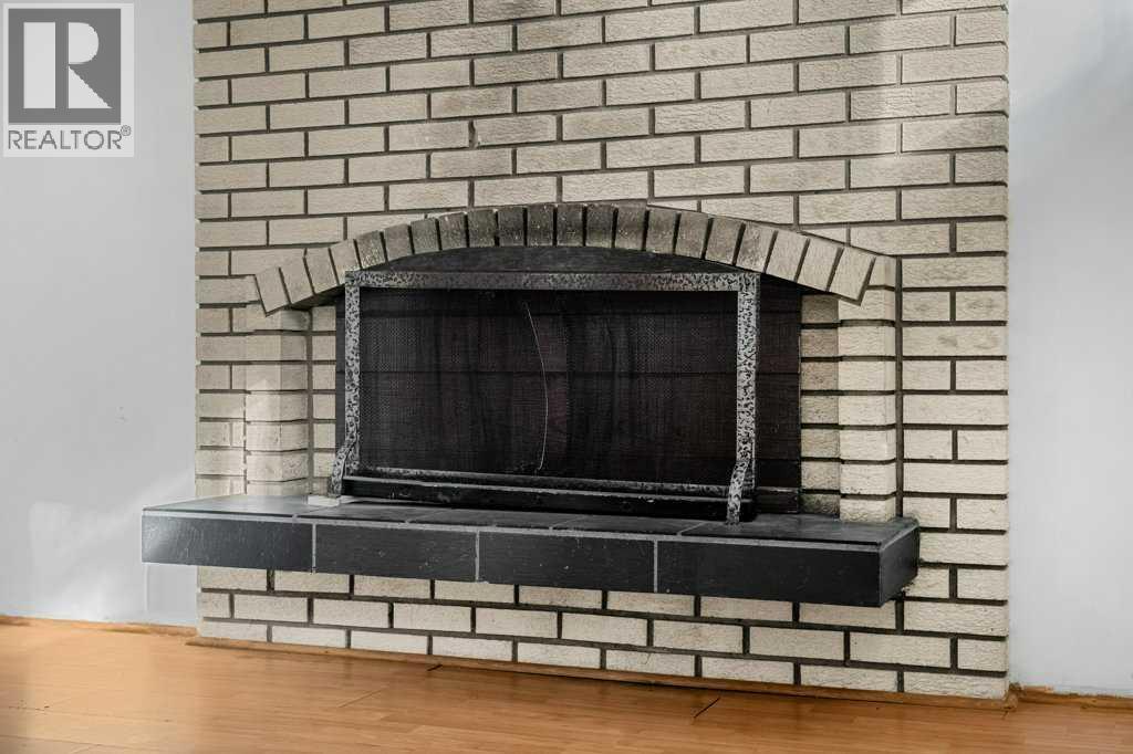 Single Family House 4 Level for Sale in  Dalcastle Crescent NW Dalhousie Calgary 