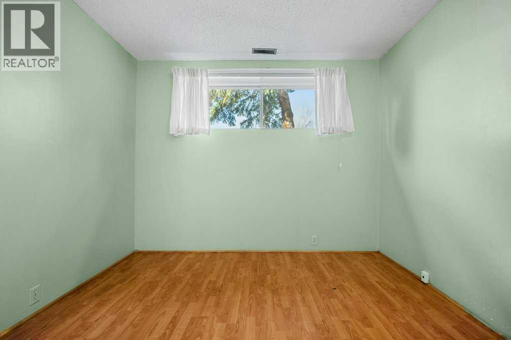 Single Family House 4 Level for Sale in  Dalcastle Crescent NW Dalhousie Calgary 