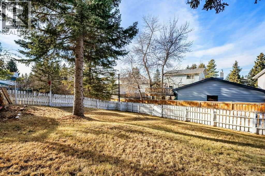 Single Family House 4 Level for Sale in  Dalcastle Crescent NW Dalhousie Calgary 