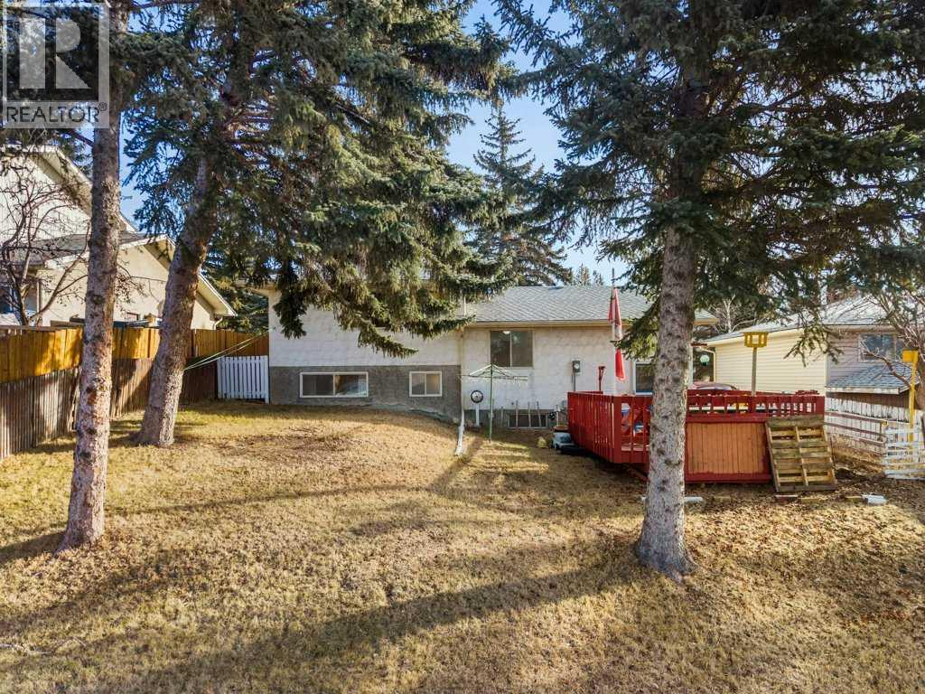Single Family House 4 Level for Sale in  Dalcastle Crescent NW Dalhousie Calgary 