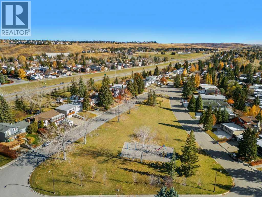 Single Family House 4 Level for Sale in  Dalcastle Crescent NW Dalhousie Calgary 