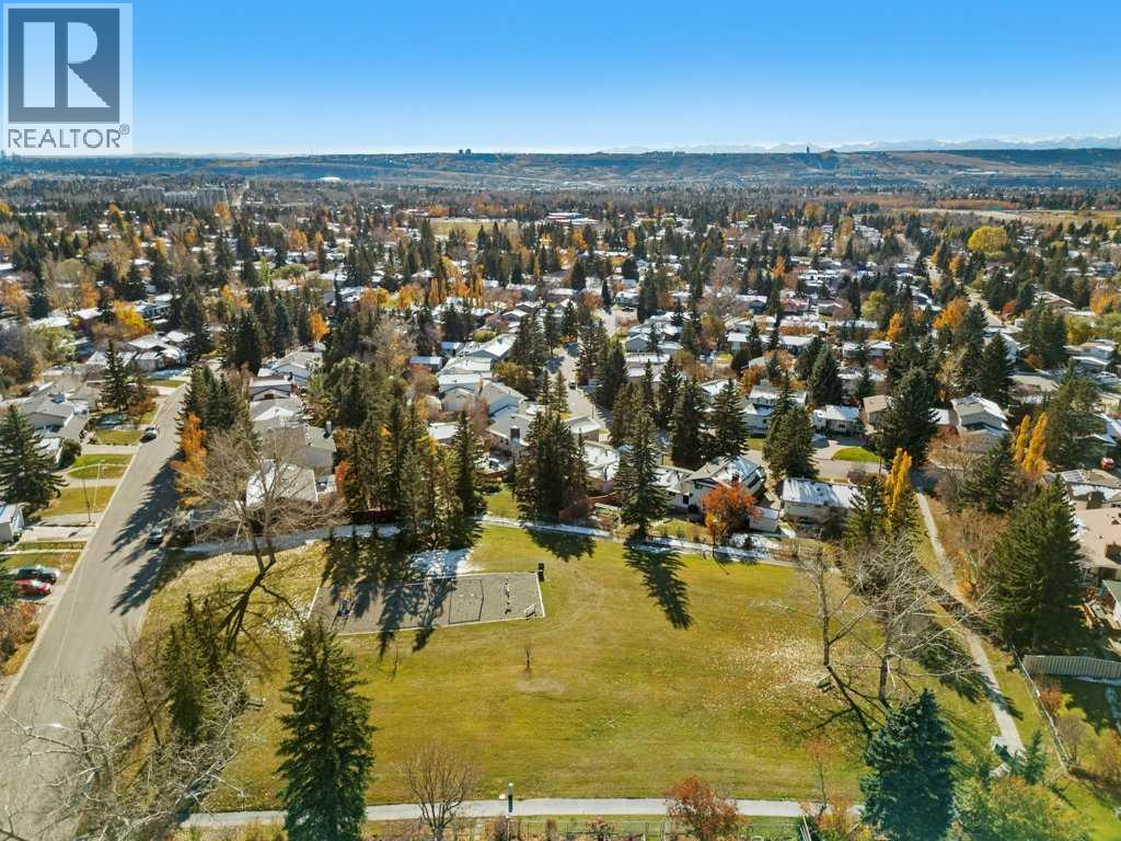 Single Family House 4 Level for Sale in  Dalcastle Crescent NW Dalhousie Calgary 