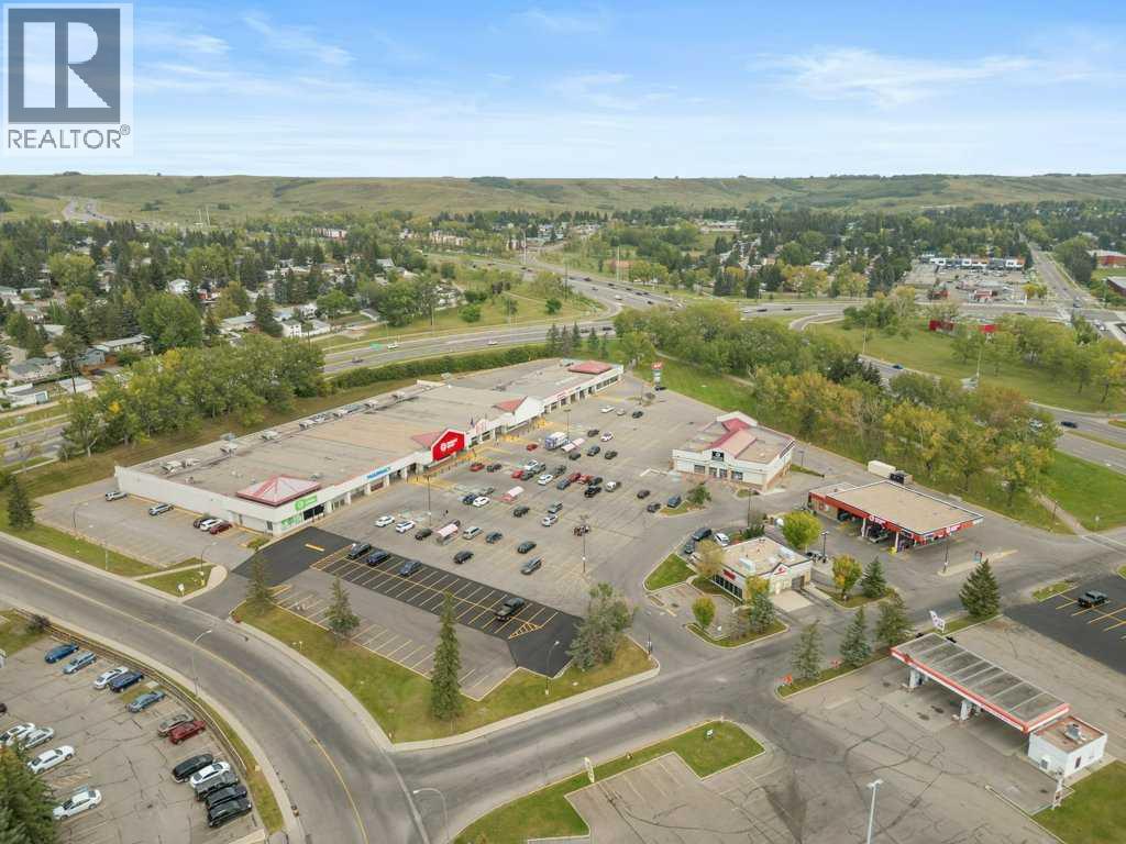 Single Family House 4 Level for Sale in  Dalcastle Crescent NW Dalhousie Calgary 