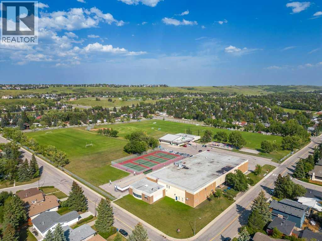 Single Family House 4 Level for Sale in  Dalcastle Crescent NW Dalhousie Calgary 