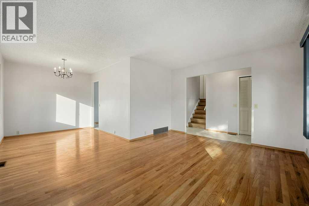 Single Family House 4 Level for Sale in  Dalcastle Crescent NW Dalhousie Calgary 