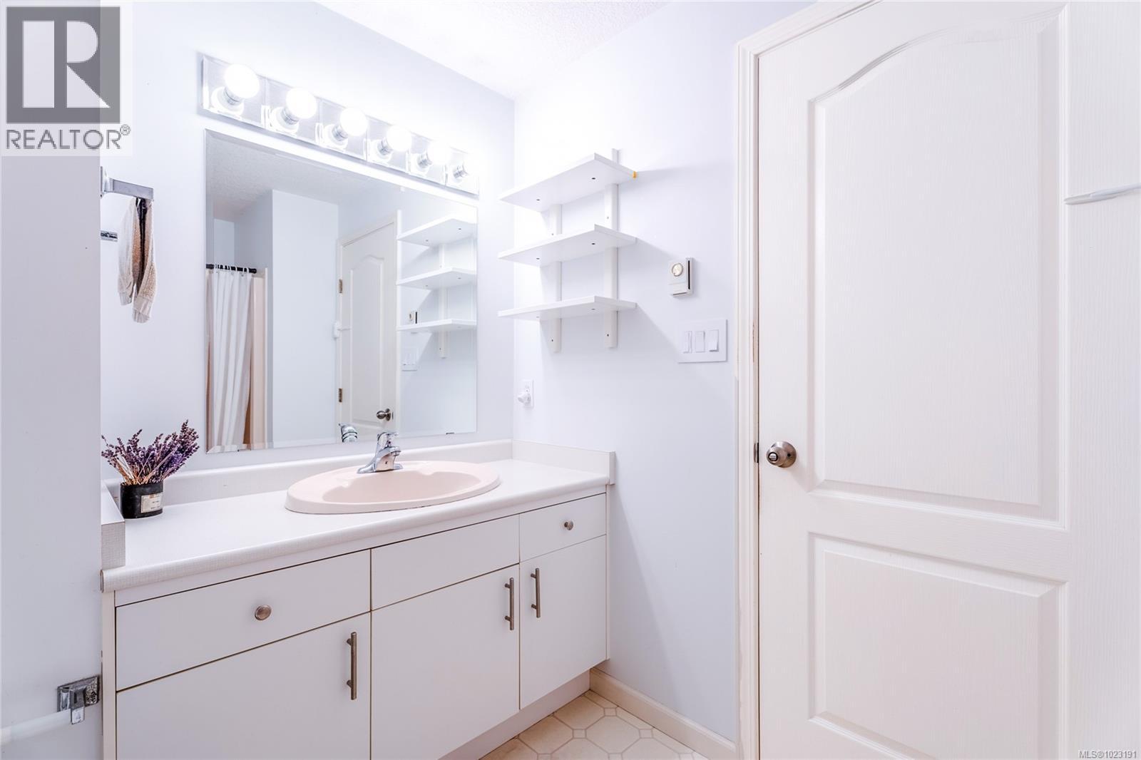 3271 Dolphin Dr, Nanoose Bay