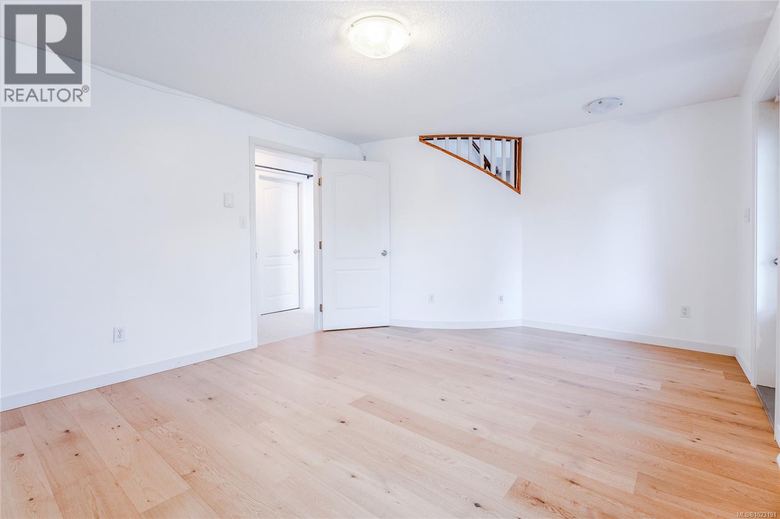 3271 Dolphin Dr, Nanoose Bay