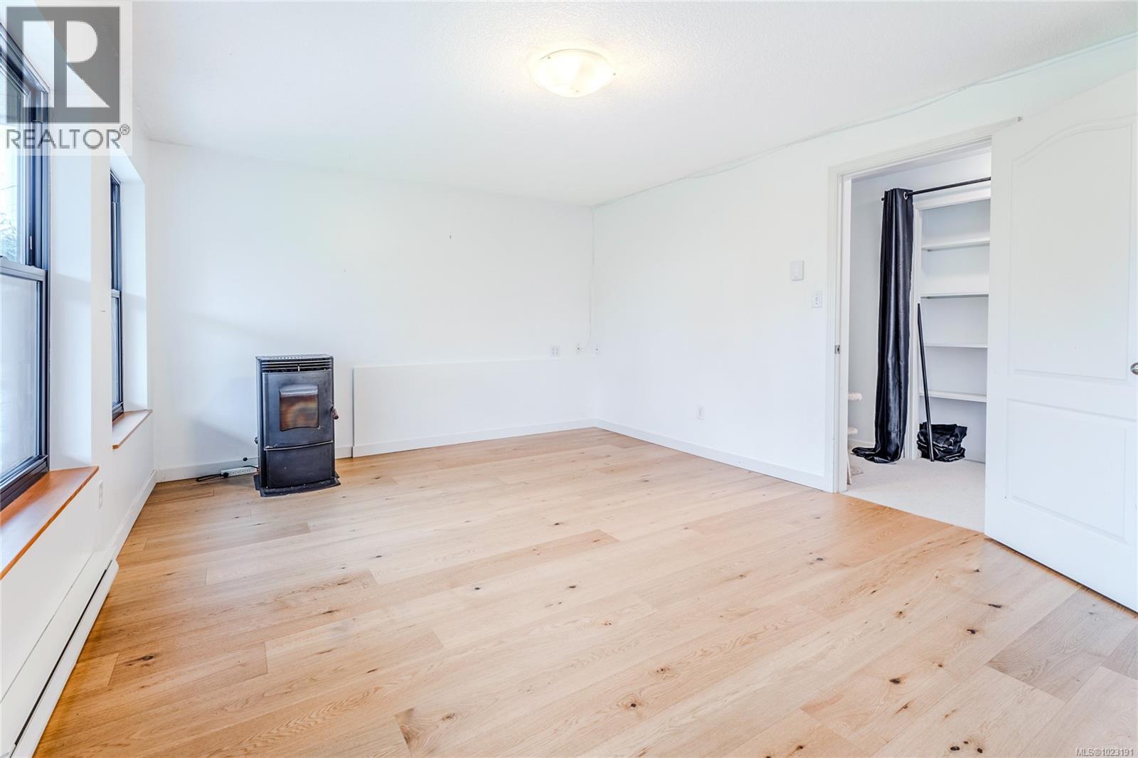 3271 Dolphin Dr, Nanoose Bay