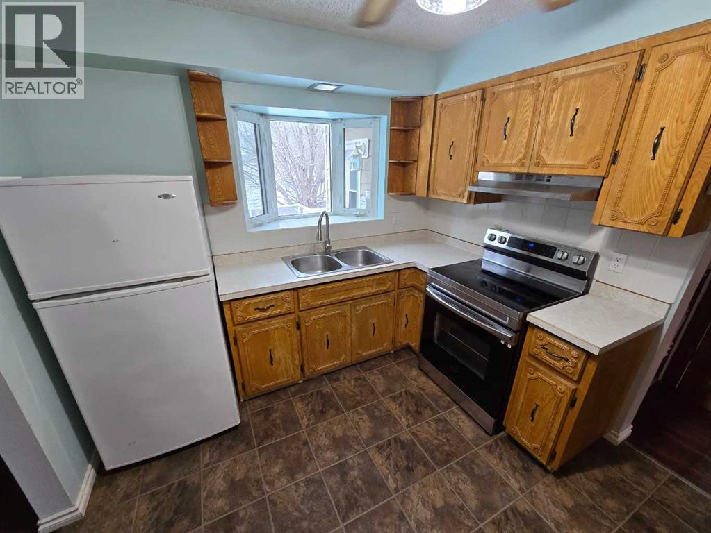 8602 95 Street - Photo 3 of 28, Peace River, Alberta