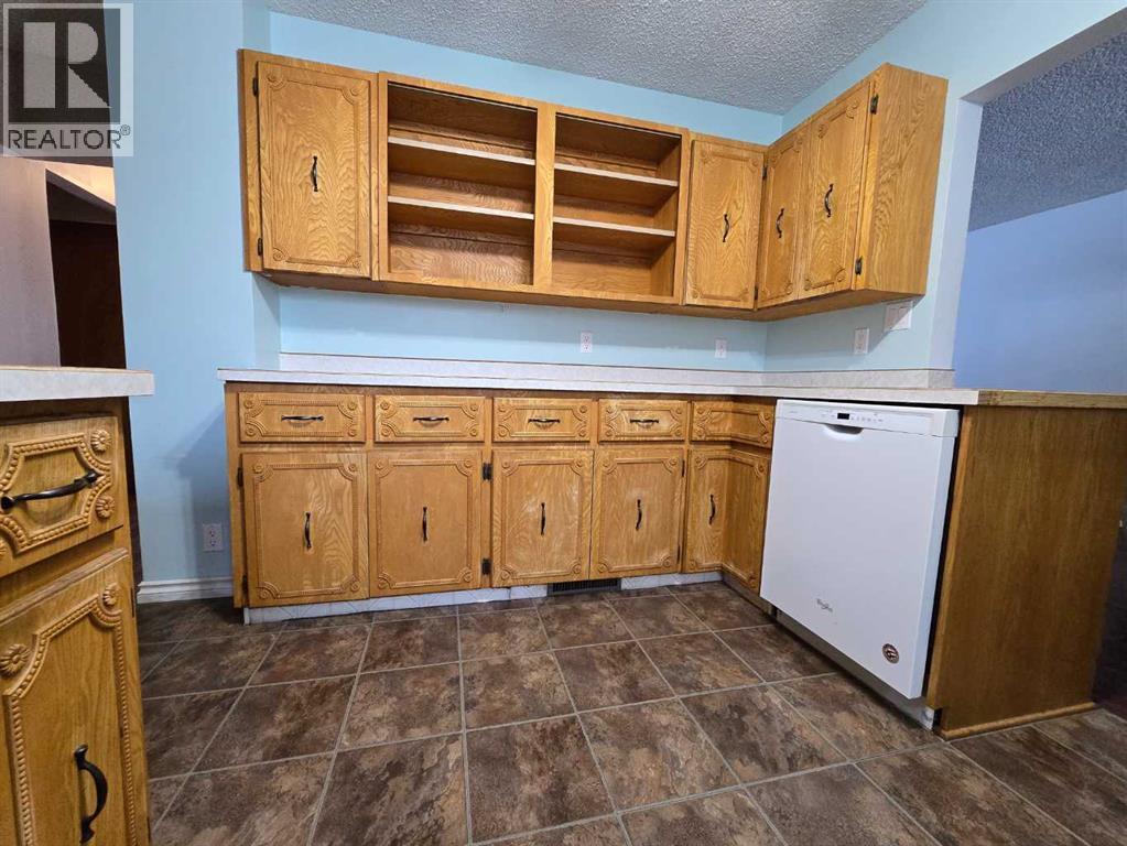 8602 95 Street - Photo 4 of 28, Peace River, Alberta