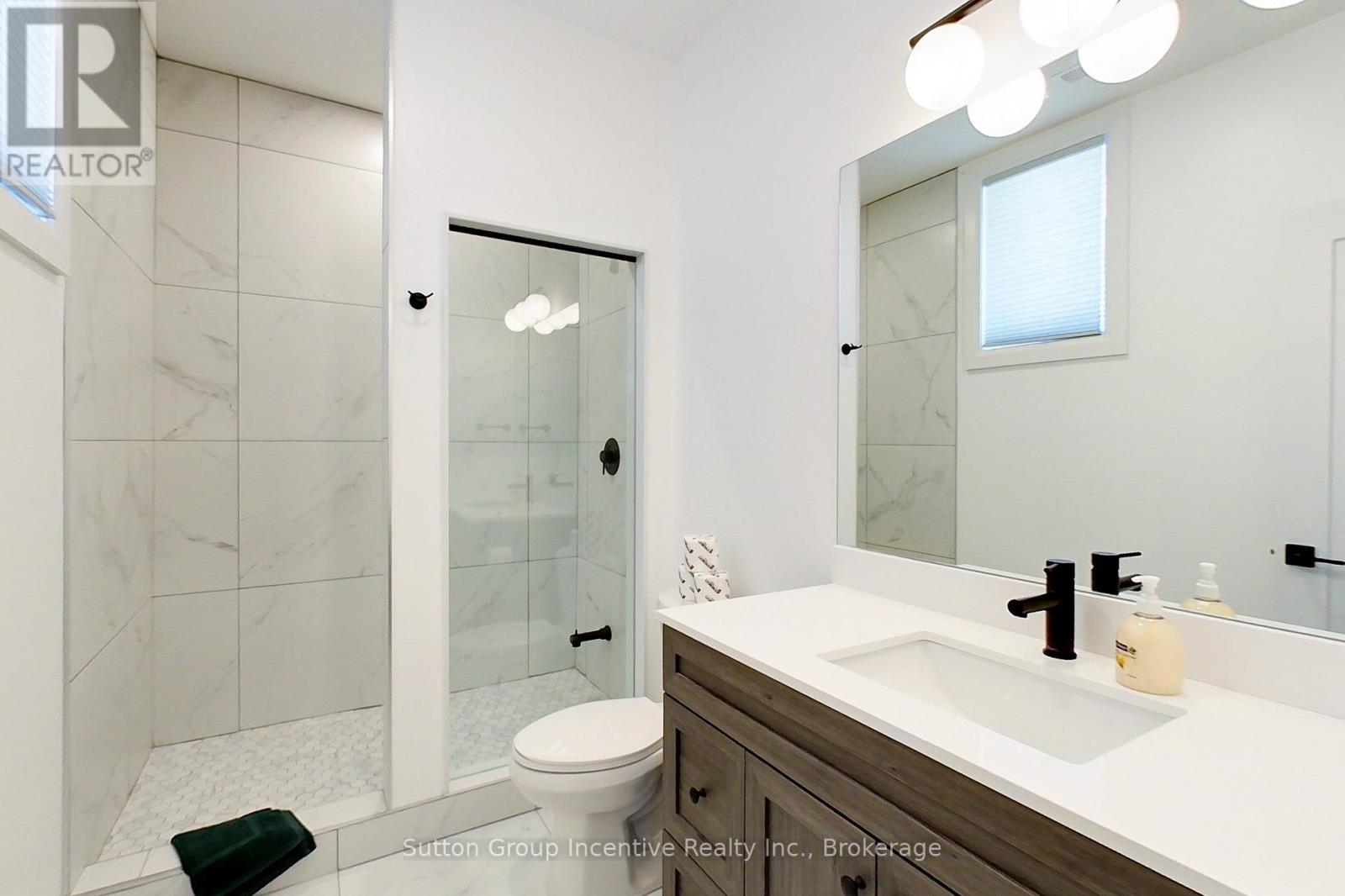 #A15 130 ARLBERG CRESCENT - 24