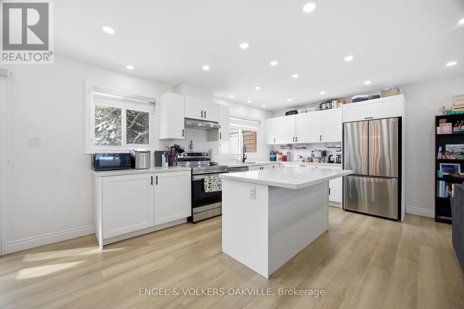 206 YEATES AVENUE - Photo 2 of 35, Barrie (Painswick North), Ontario