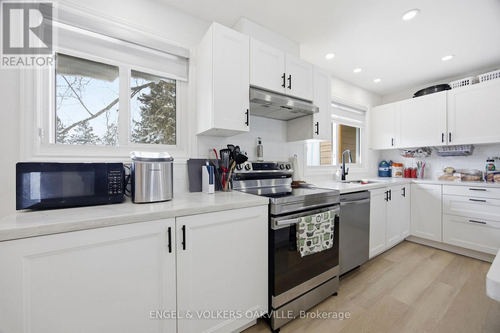 206 YEATES AVENUE - Photo 5 of 35, Barrie (Painswick North), Ontario