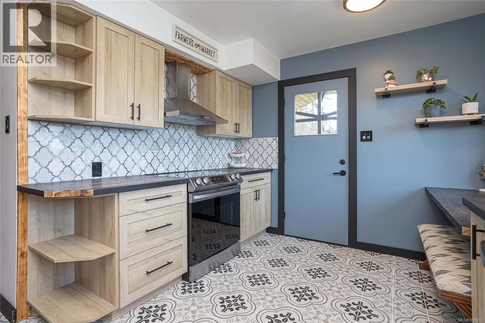 1743 Maple Bay Rd, Duncan