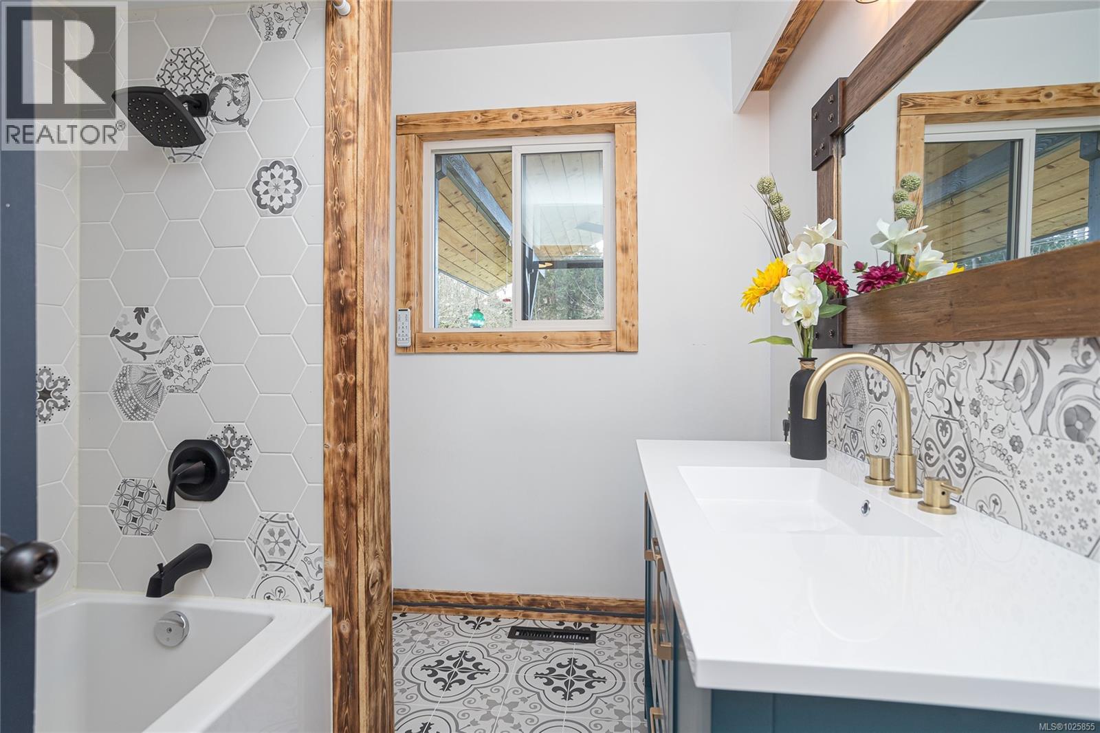 1743 Maple Bay Rd, Duncan