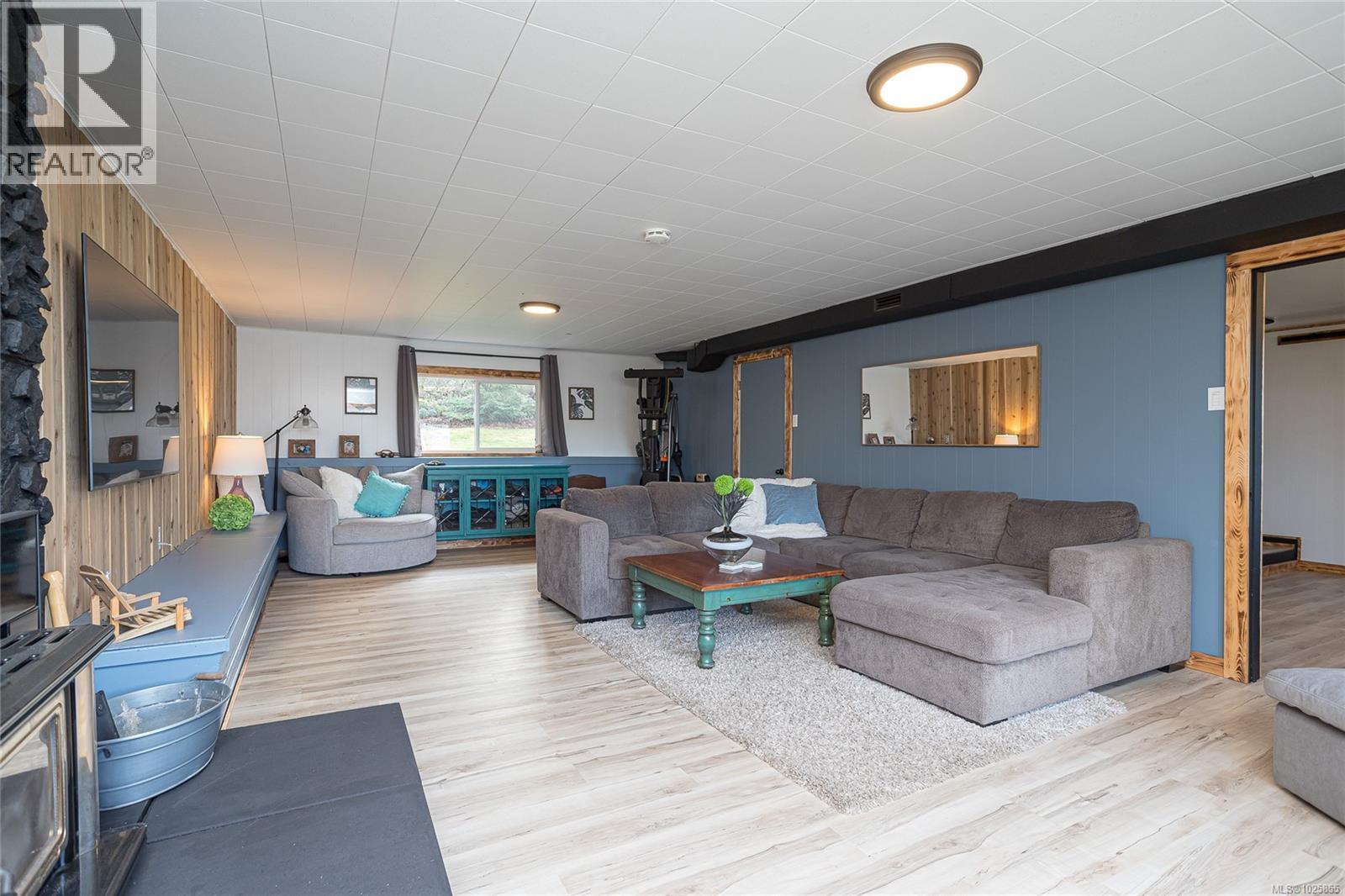 1743 Maple Bay Rd, Duncan