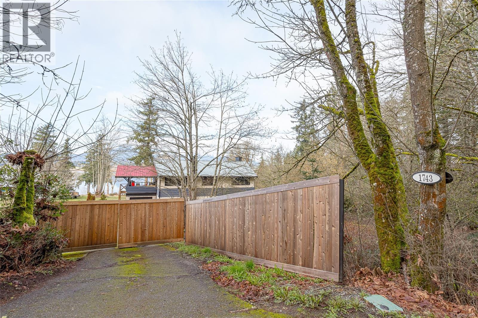 1743 Maple Bay Rd, Duncan