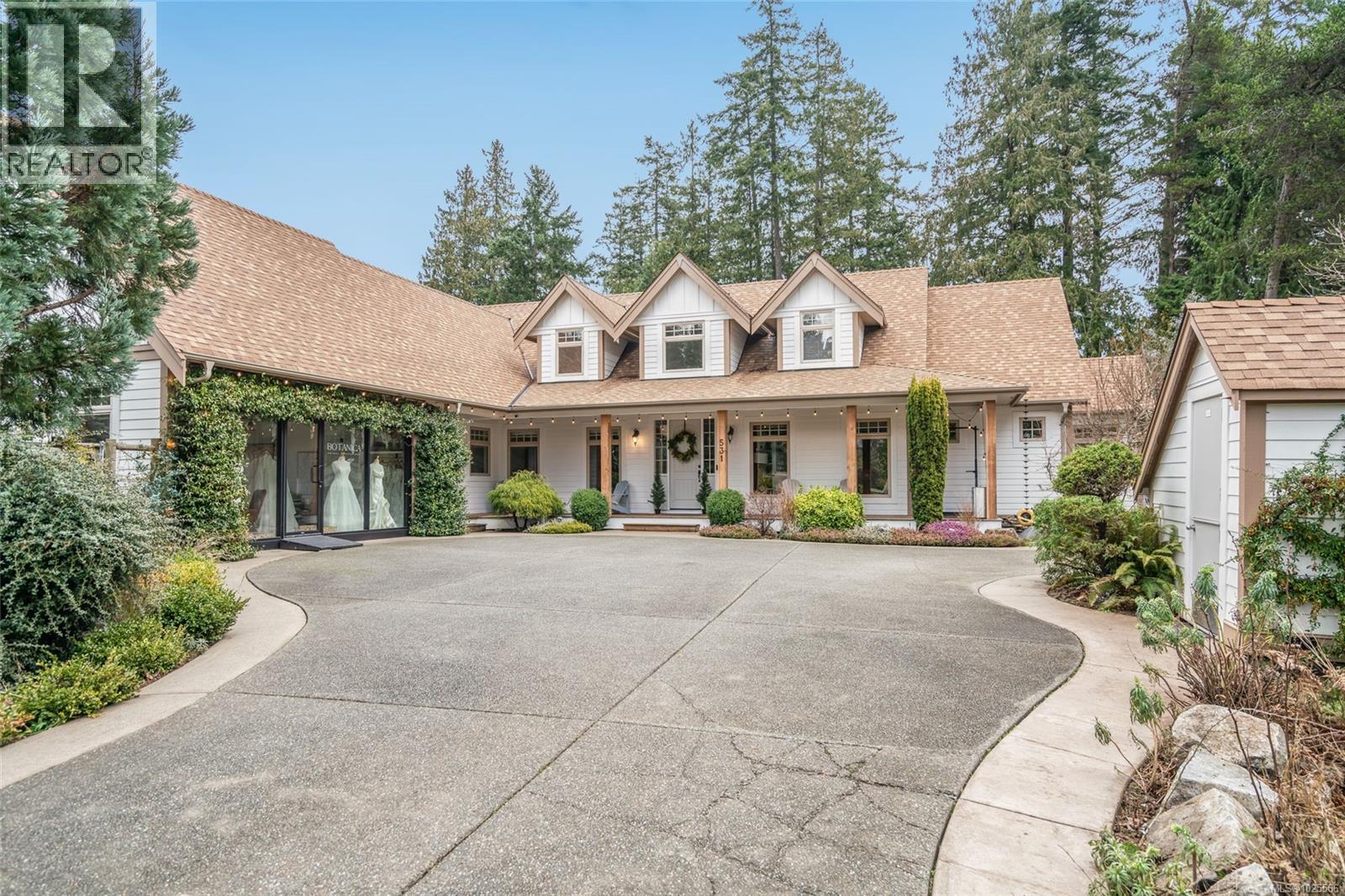 531 Yambury Rd, Qualicum Beach