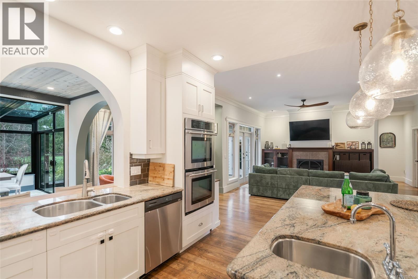 531 Yambury Rd, Qualicum Beach