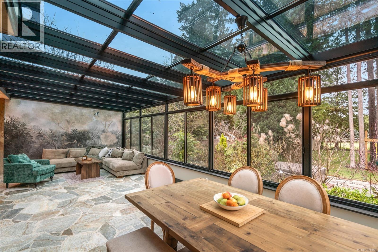 531 Yambury Rd, Qualicum Beach