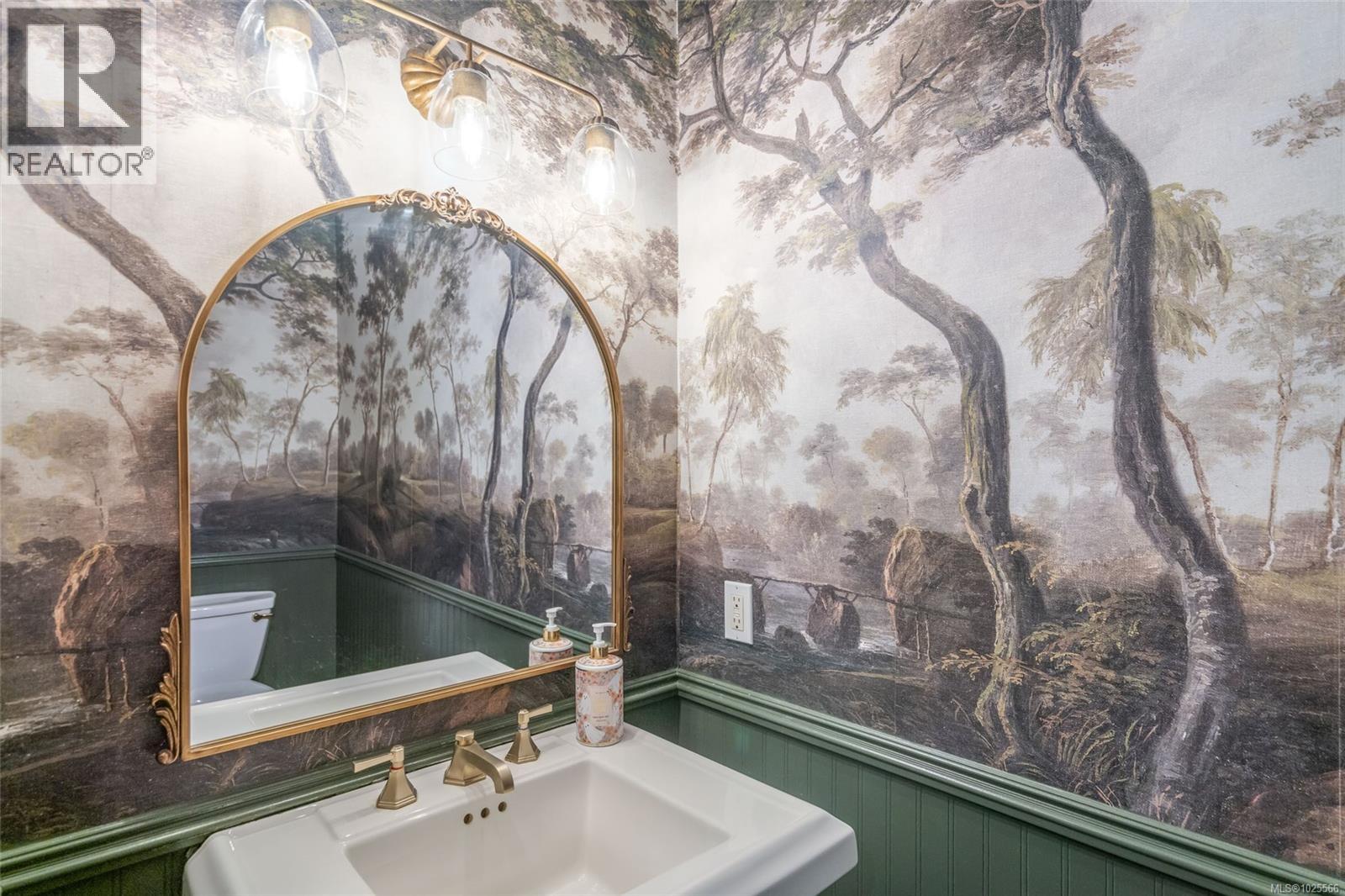 531 Yambury Rd, Qualicum Beach