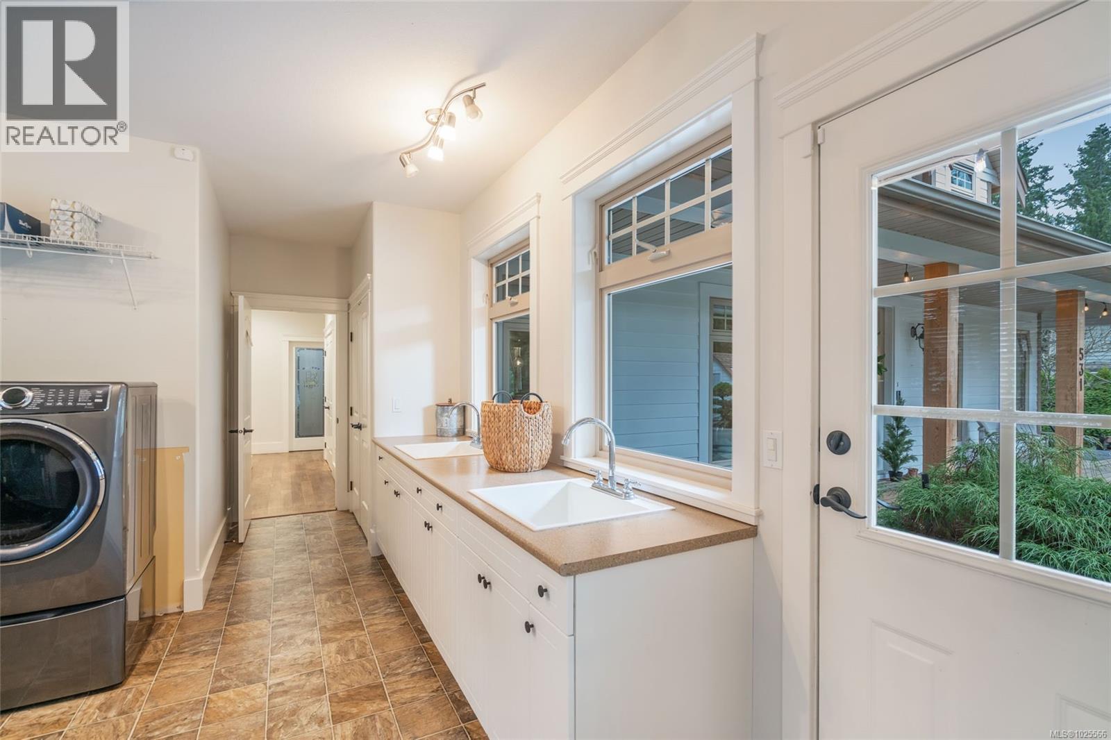 531 Yambury Rd, Qualicum Beach