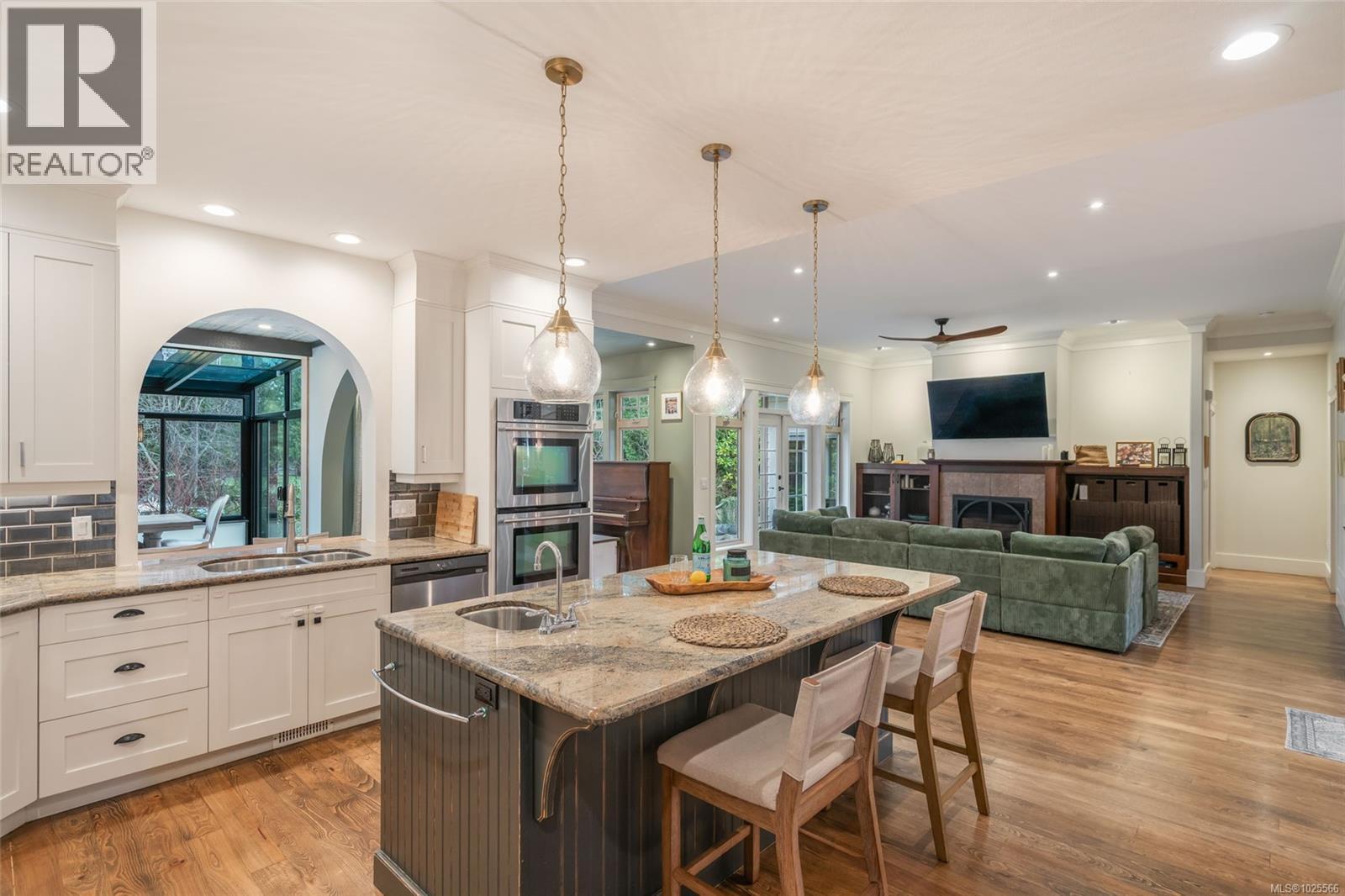 531 Yambury Rd, Qualicum Beach