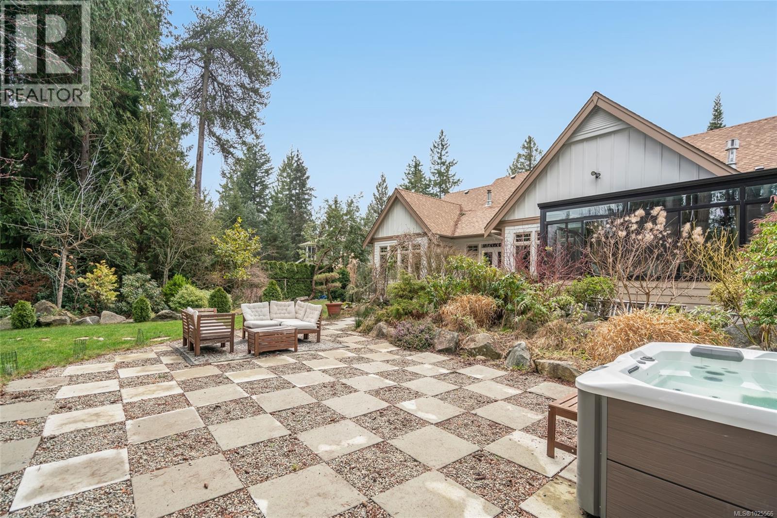 531 Yambury Rd, Qualicum Beach