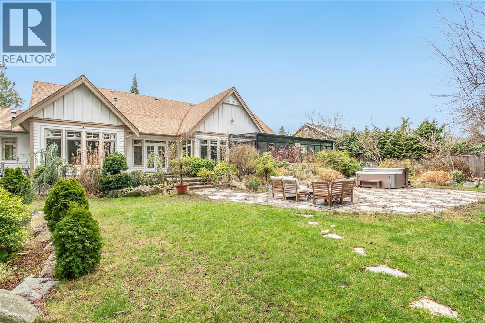 531 Yambury Rd, Qualicum Beach