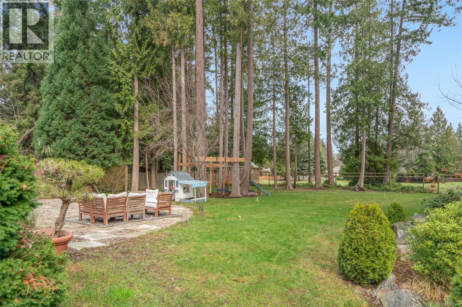 531 Yambury Rd, Qualicum Beach
