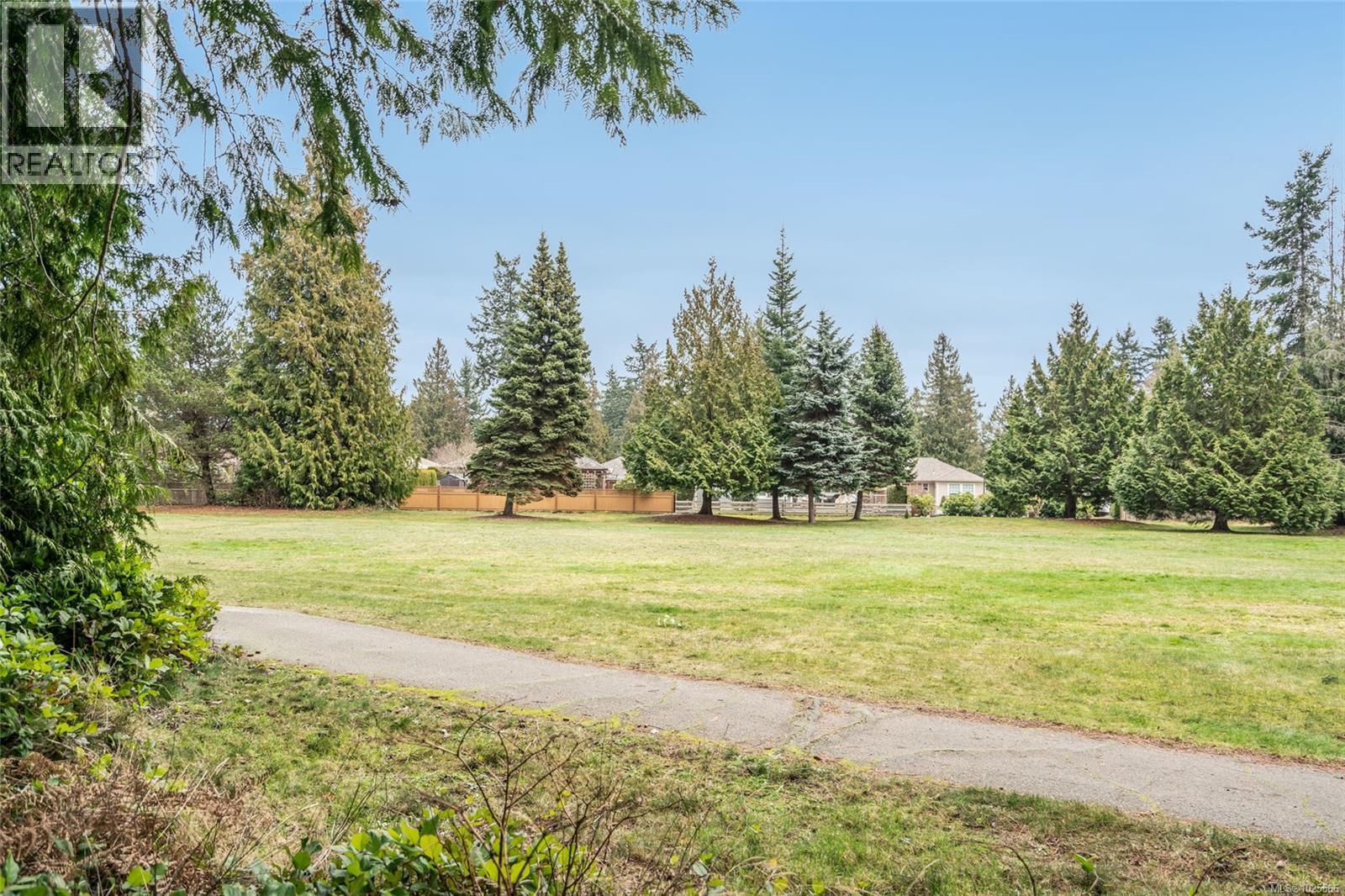 531 Yambury Rd, Qualicum Beach
