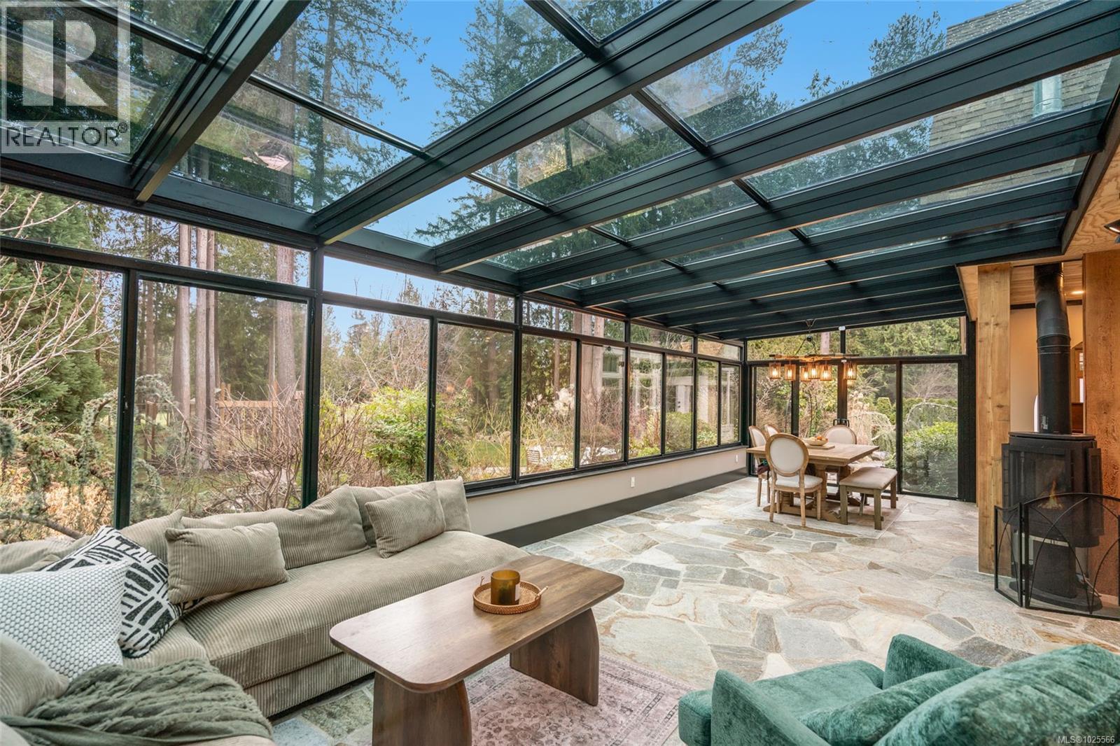 531 Yambury Rd, Qualicum Beach