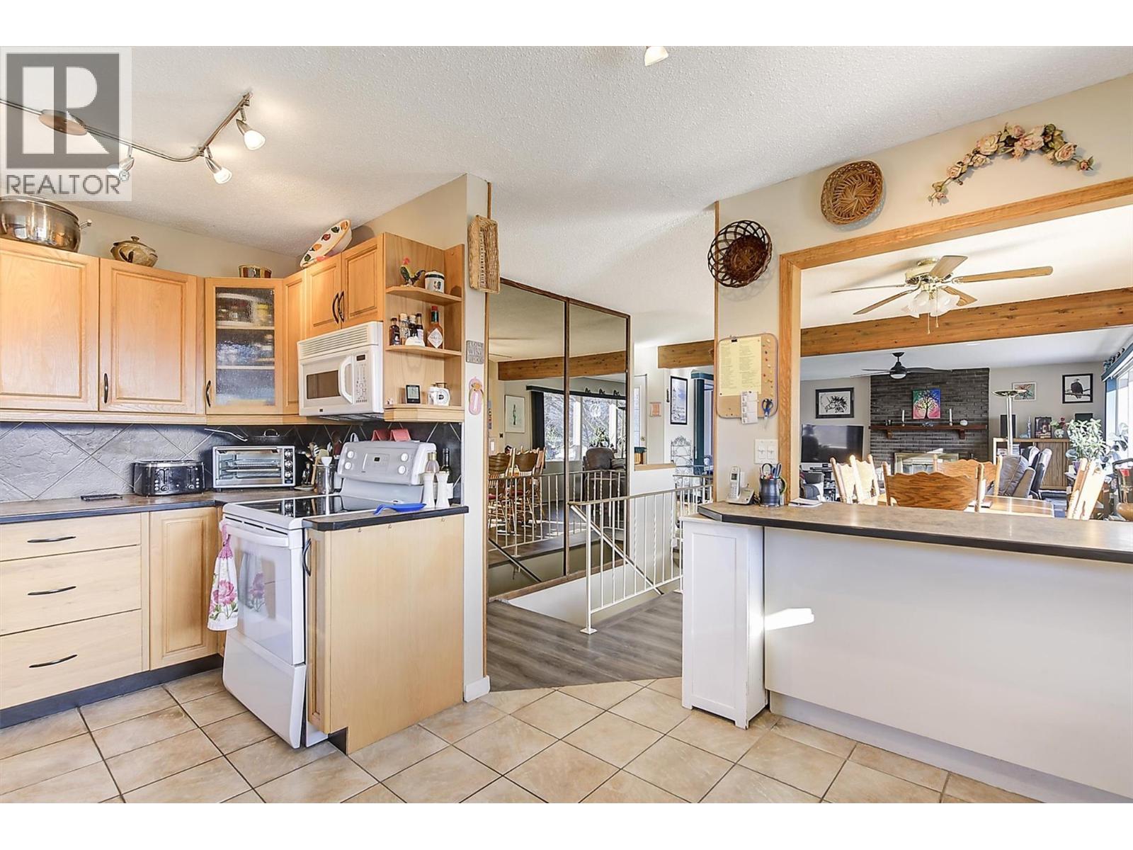 919 McCartney Road, West Kelowna