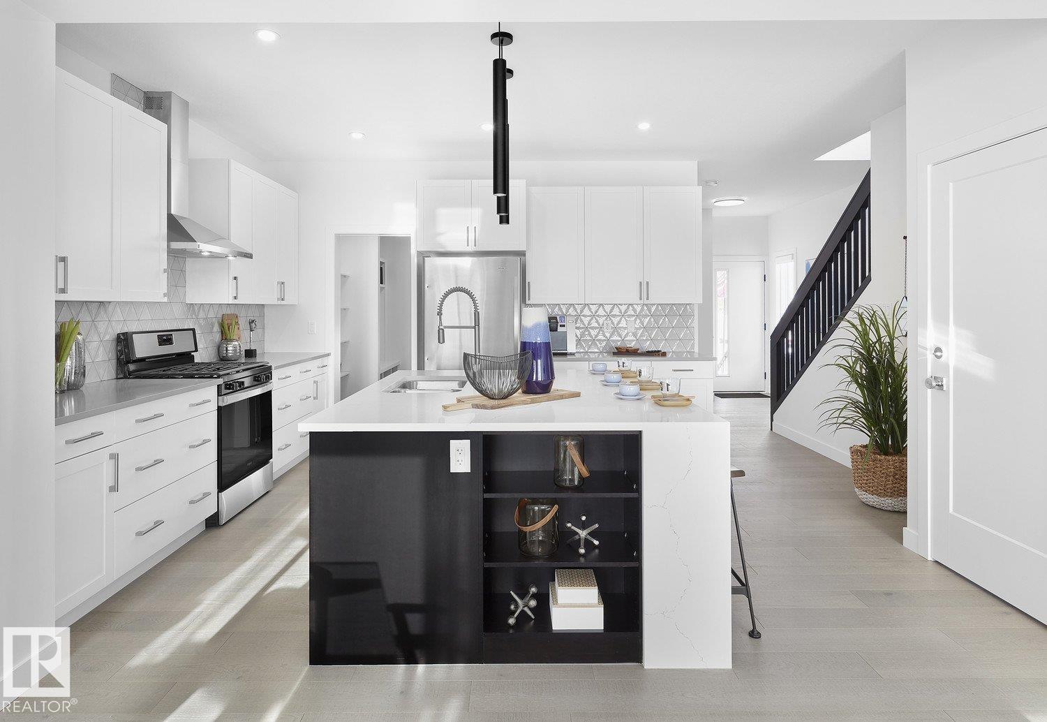 22003 93 AV NW, Edmonton