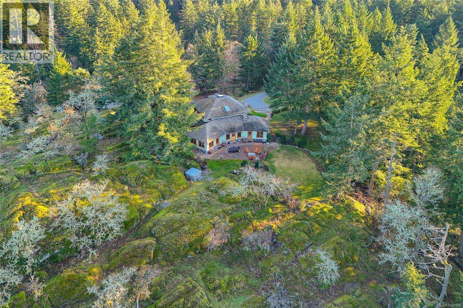  240 Viaduct Avenue West, Saanich