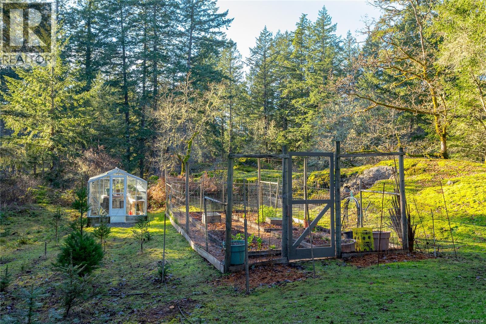  240 Viaduct Avenue West, Saanich