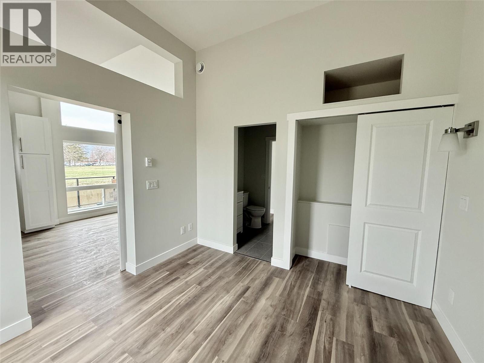 937 SPILLWAY Road Unit# 104, Oliver