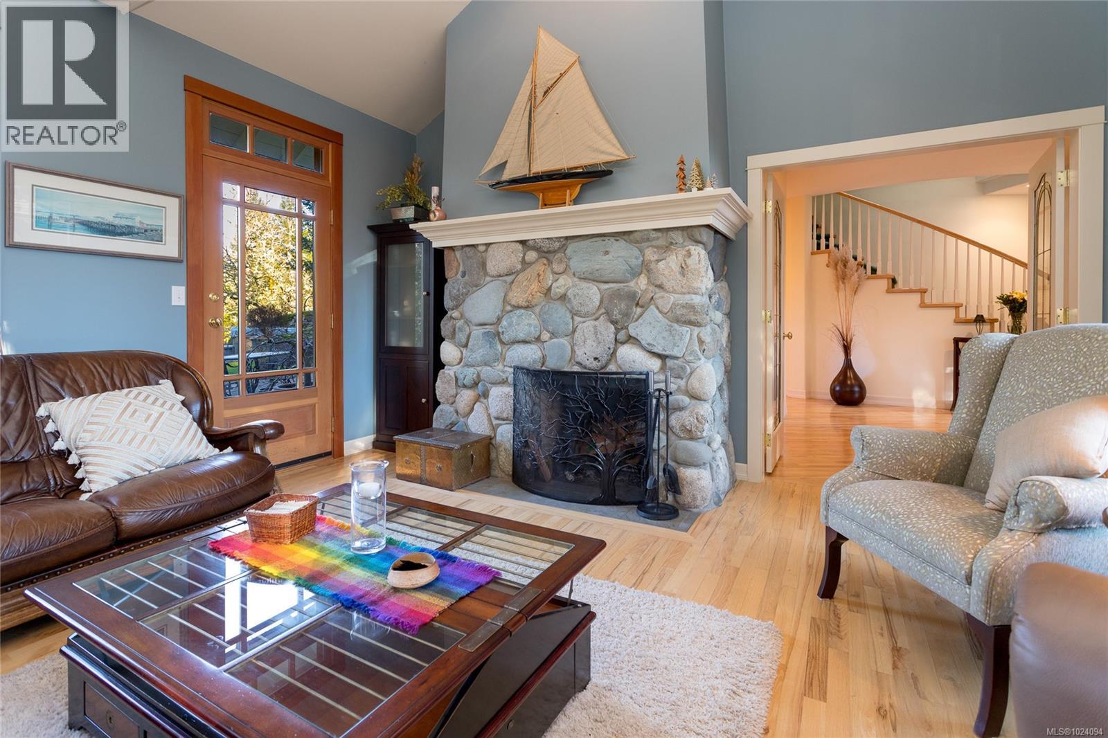  240 Viaduct Avenue West, Saanich