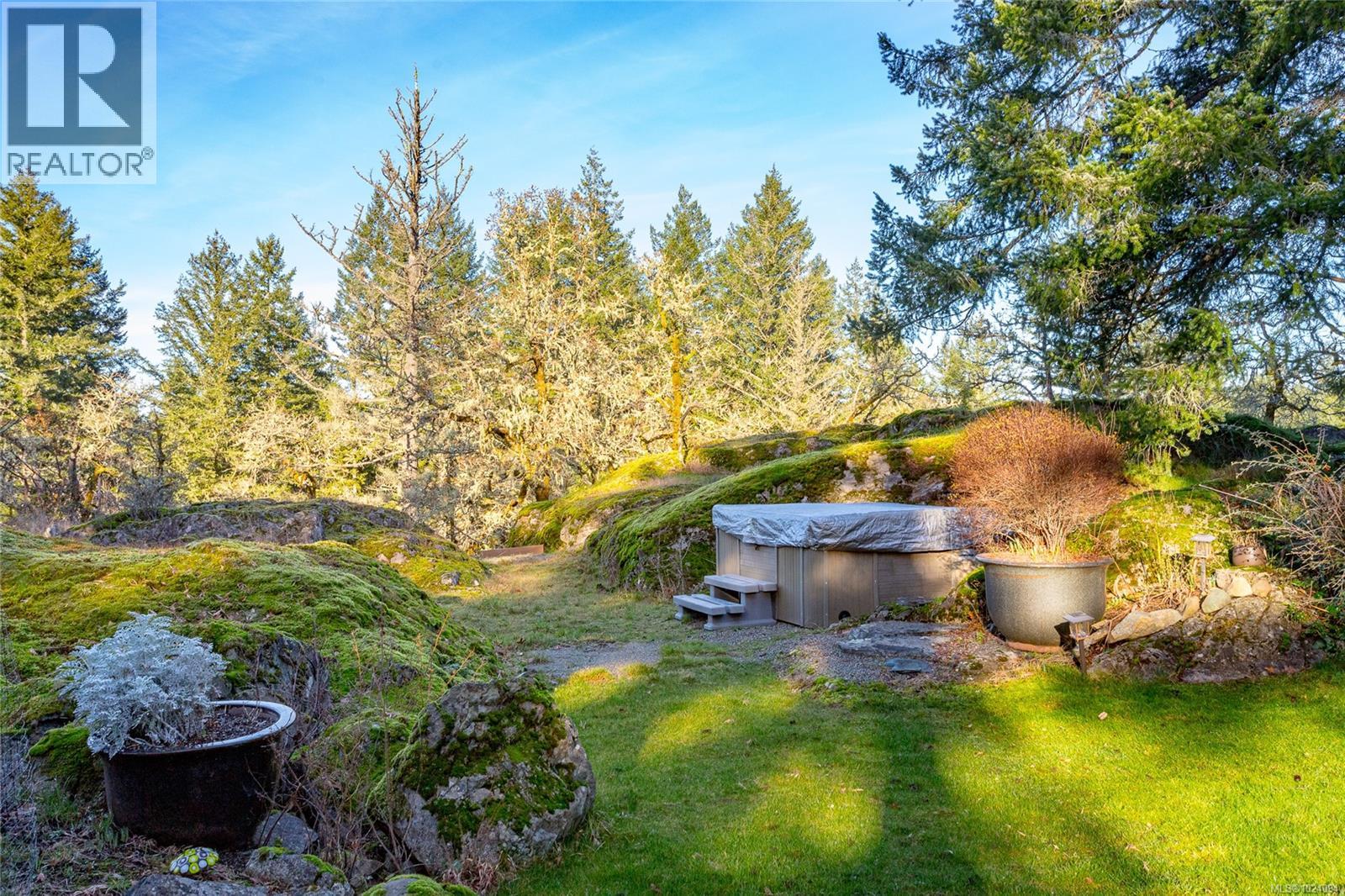  240 Viaduct Avenue West, Saanich