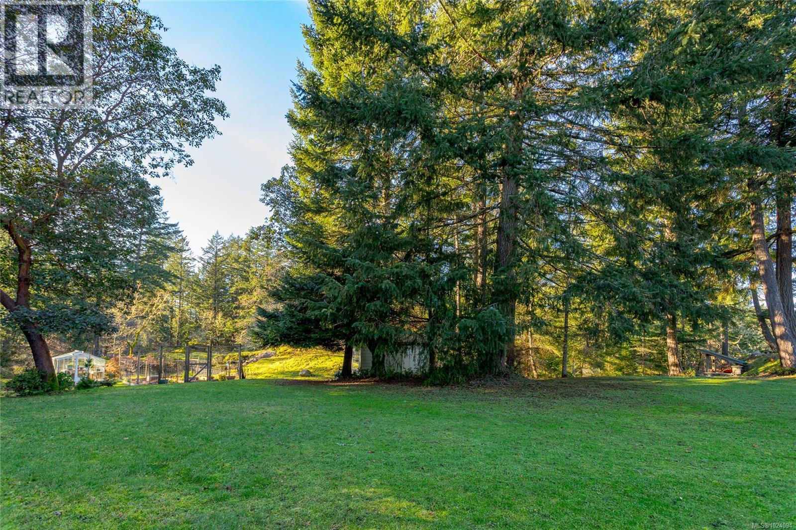  240 Viaduct Avenue West, Saanich