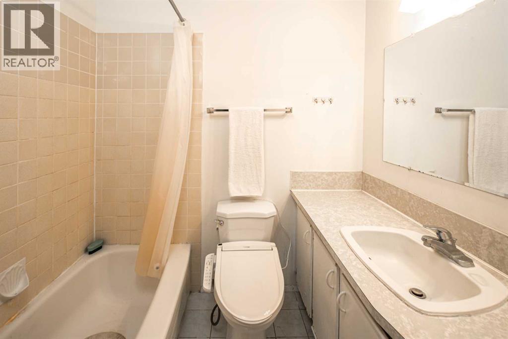 Single Family House for Sale in   Dalton Drive NW Dalhousie Calgary 