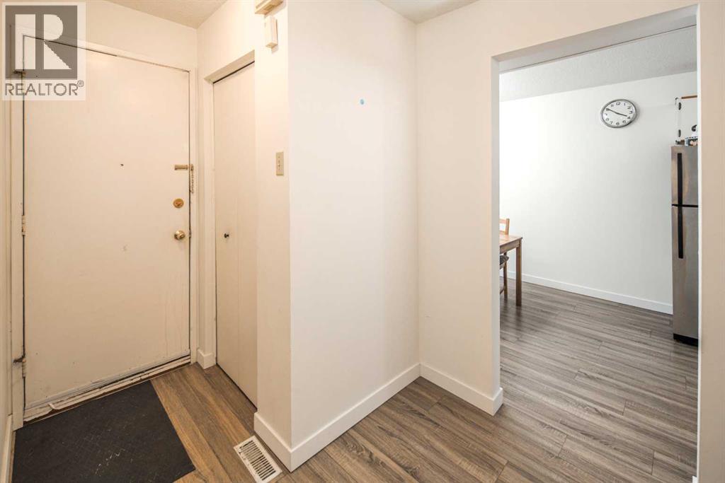 Single Family House for Sale in   Dalton Drive NW Dalhousie Calgary 