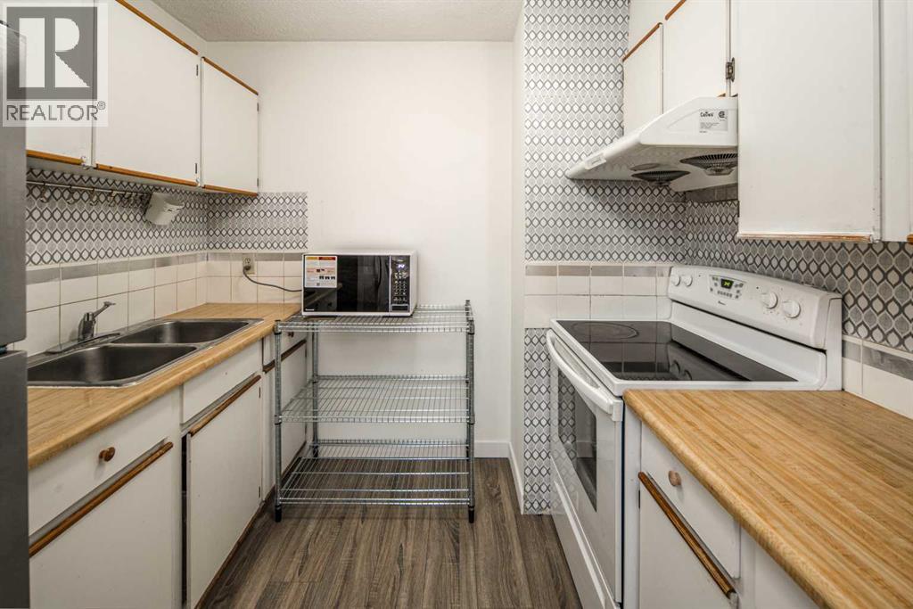 Single Family House for Sale in   Dalton Drive NW Dalhousie Calgary 