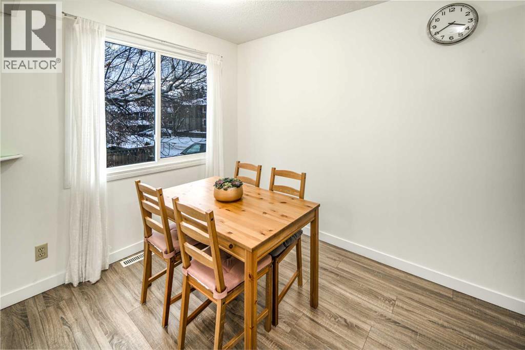 Single Family House for Sale in   Dalton Drive NW Dalhousie Calgary 