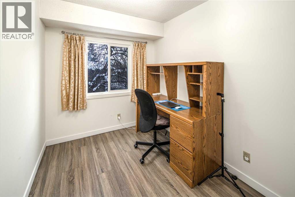 Single Family House for Sale in   Dalton Drive NW Dalhousie Calgary 