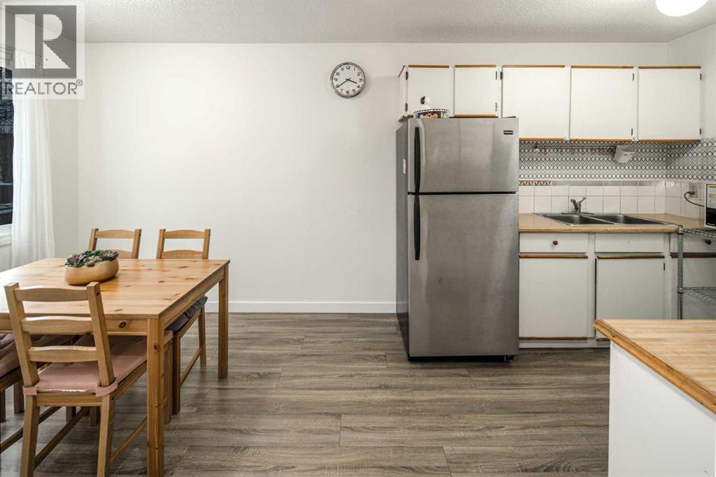 Single Family House for Sale in   Dalton Drive NW Dalhousie Calgary 