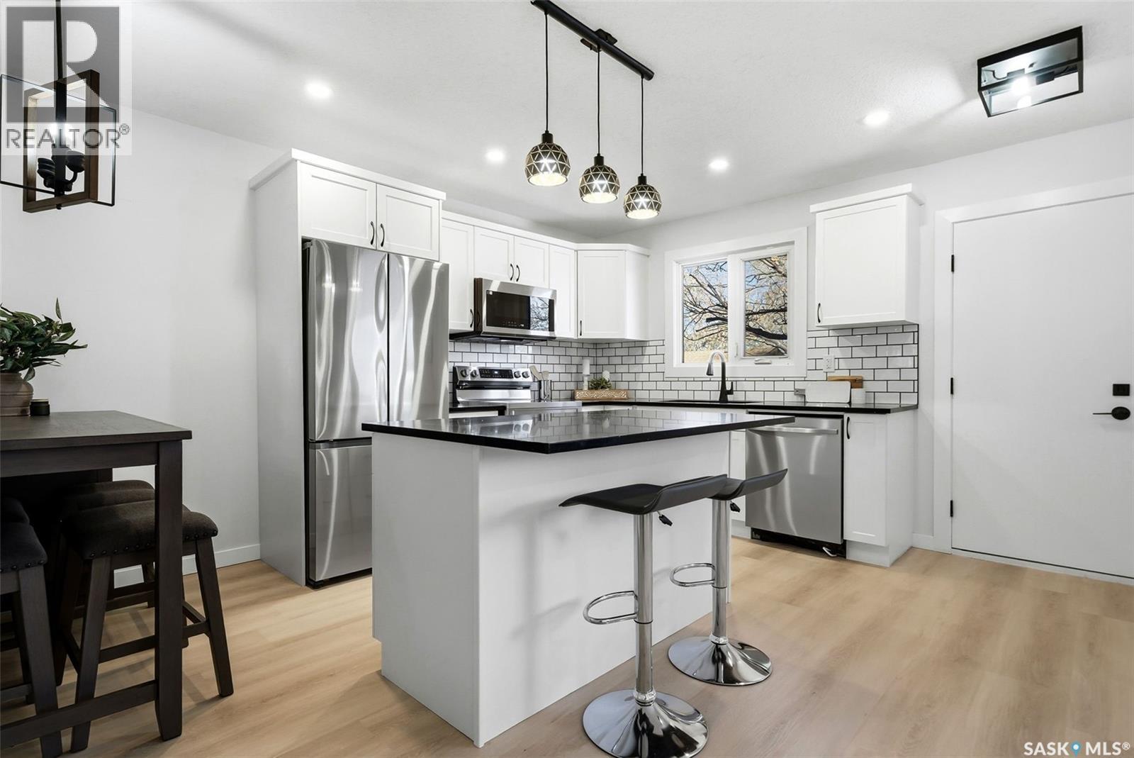 915 Rowell CRESCENT N - Photo 4 of 30, Regina, Saskatchewan